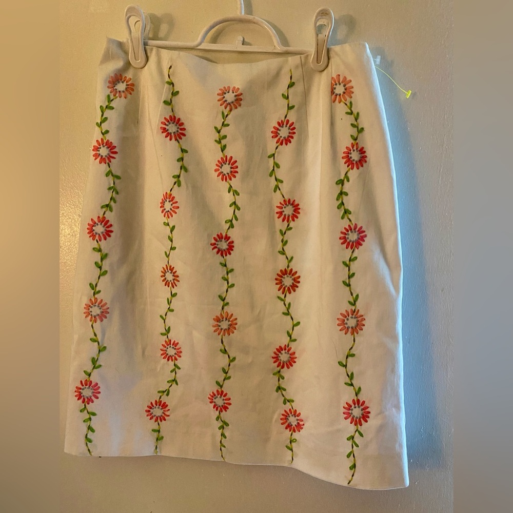 Talbots floral embroidered summer skirt size 4. New without tags.